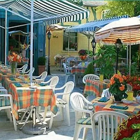 Logis Le Pan De Bois Hotel 2*