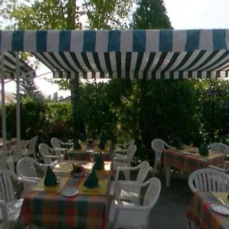 Hotel Logis Le Pan De Bois