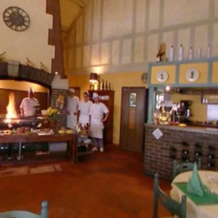 Hotel Logis Le Pan De Bois 2*