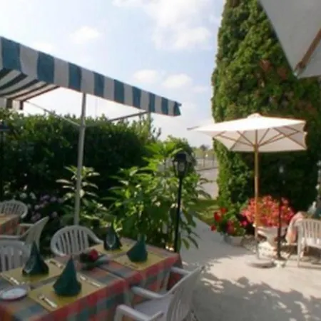 Hotel Logis Le Pan De Bois Bréviandes