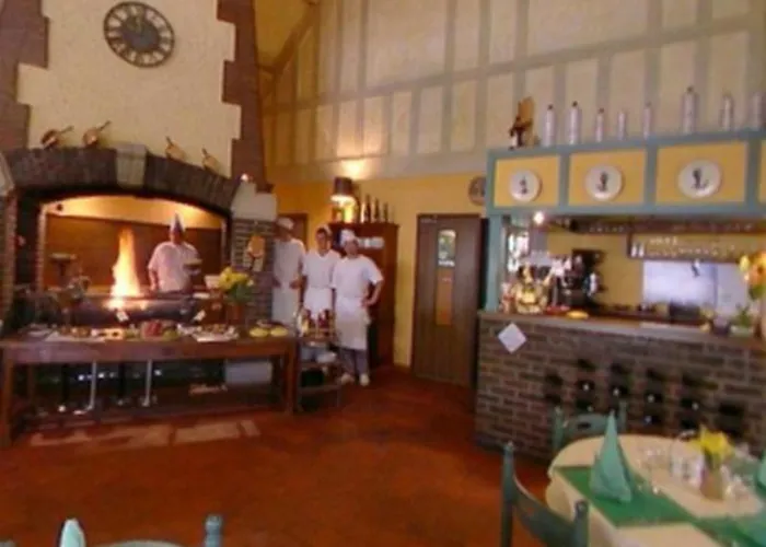 Hotel Logis Le Pan De Bois 2*