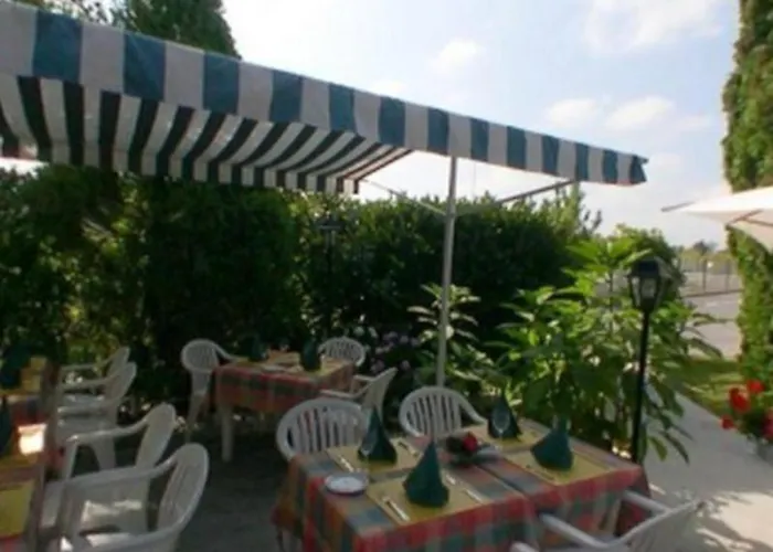 Logis Le Pan De Bois 2*