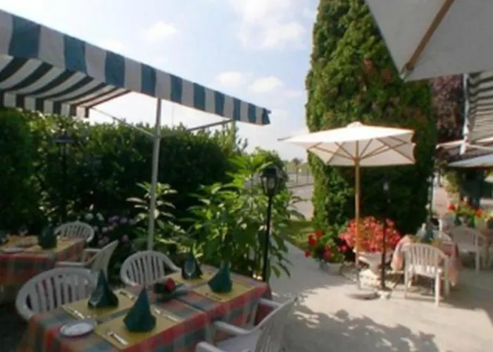 Hotel Logis Le Pan De Bois Breviandes