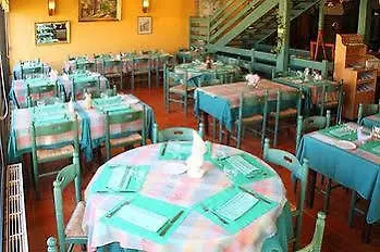 Logis Le Pan De Bois Hotel 2*